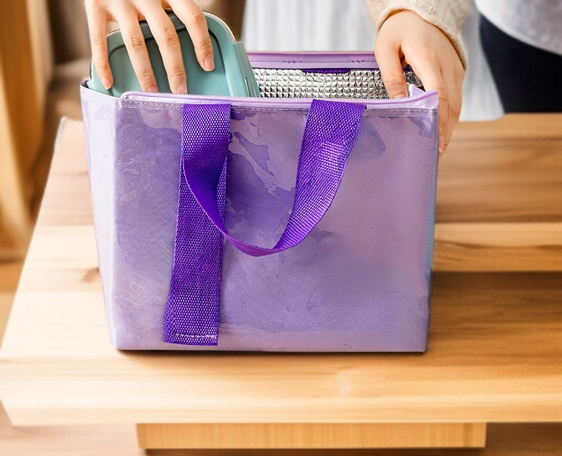 세련된 디자인의 도시락 봉투