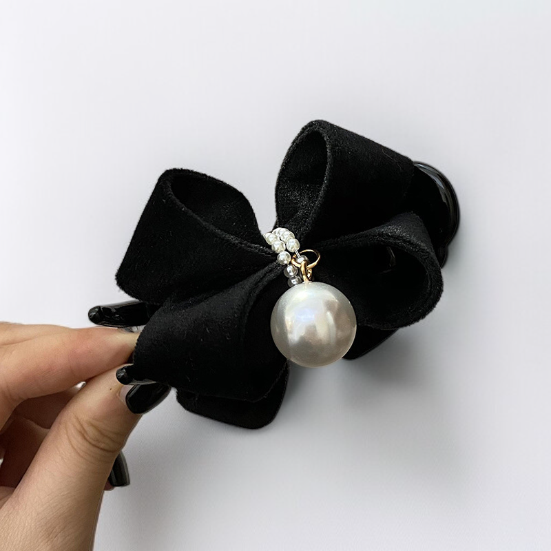 Hair clip with high ponytail