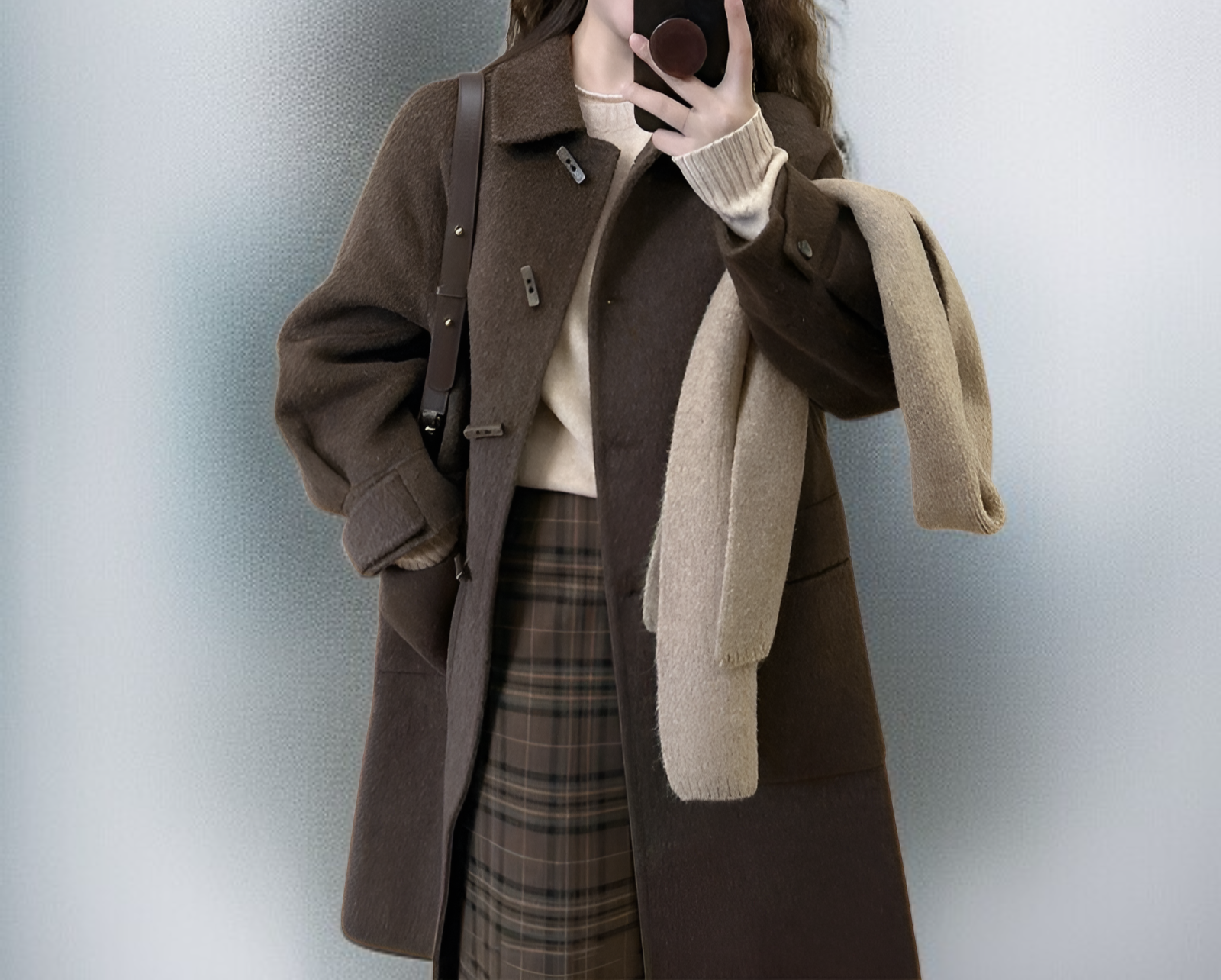 季節外れの茶色のダッフルコート