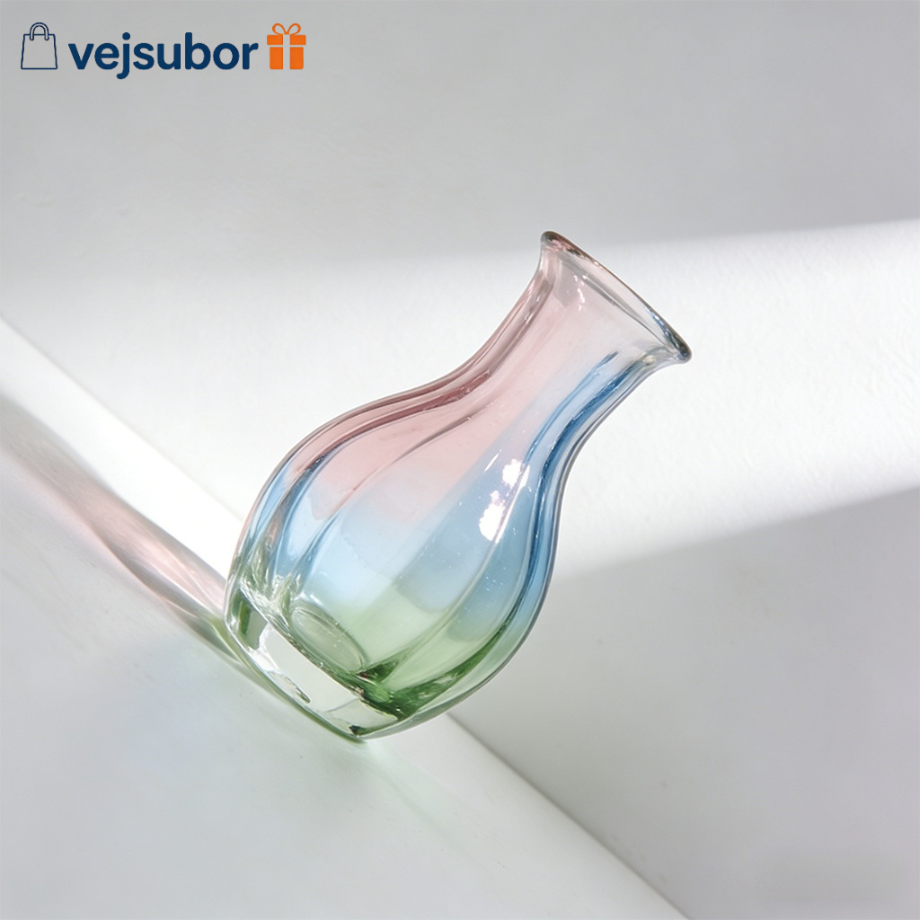 Elegant clear glass vase for home decoration