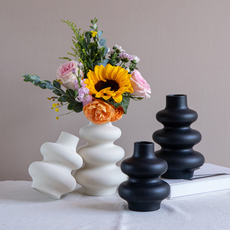 Ceramic frosted vase