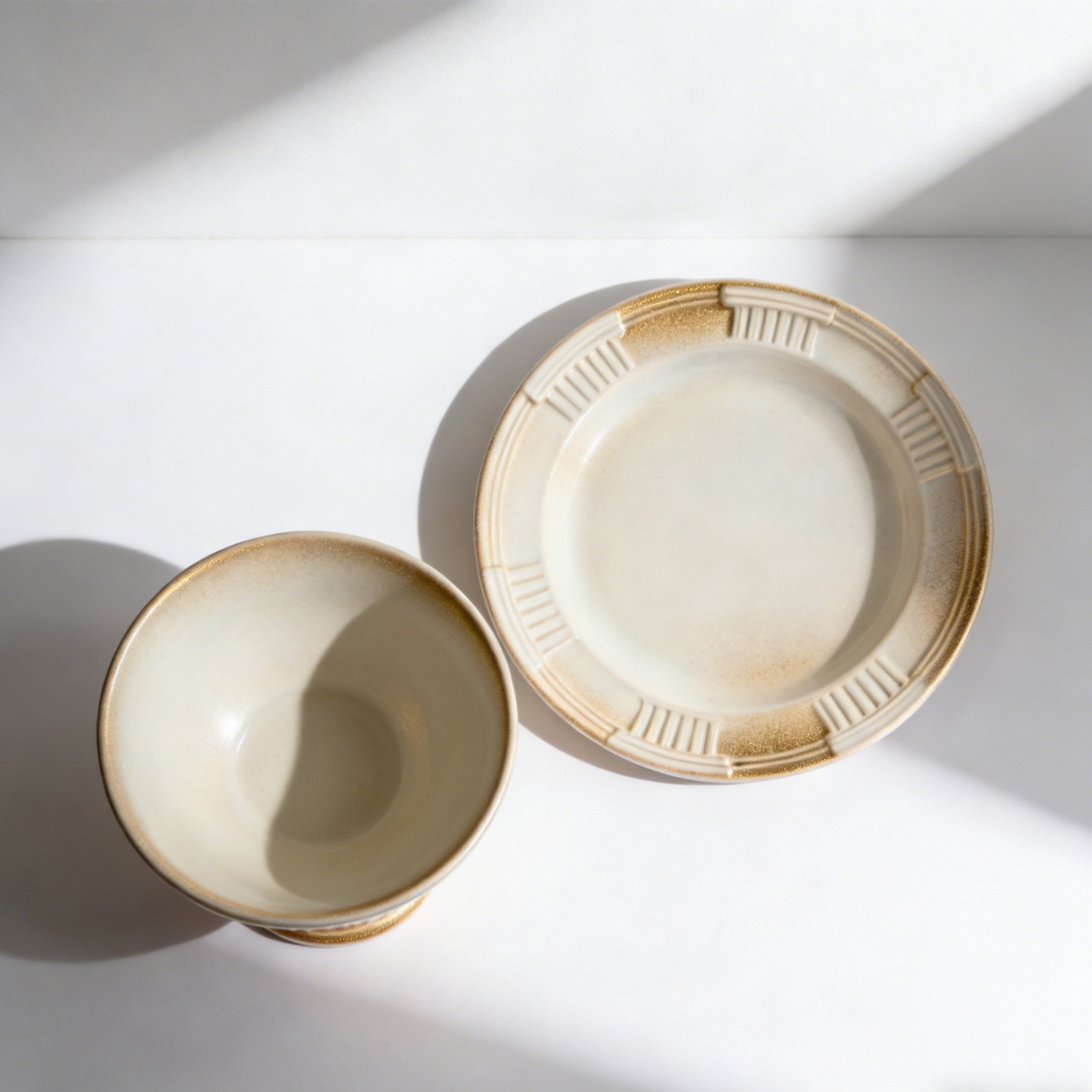 Σετ τεσσάρων κεραμικών μπολ και πιάτων