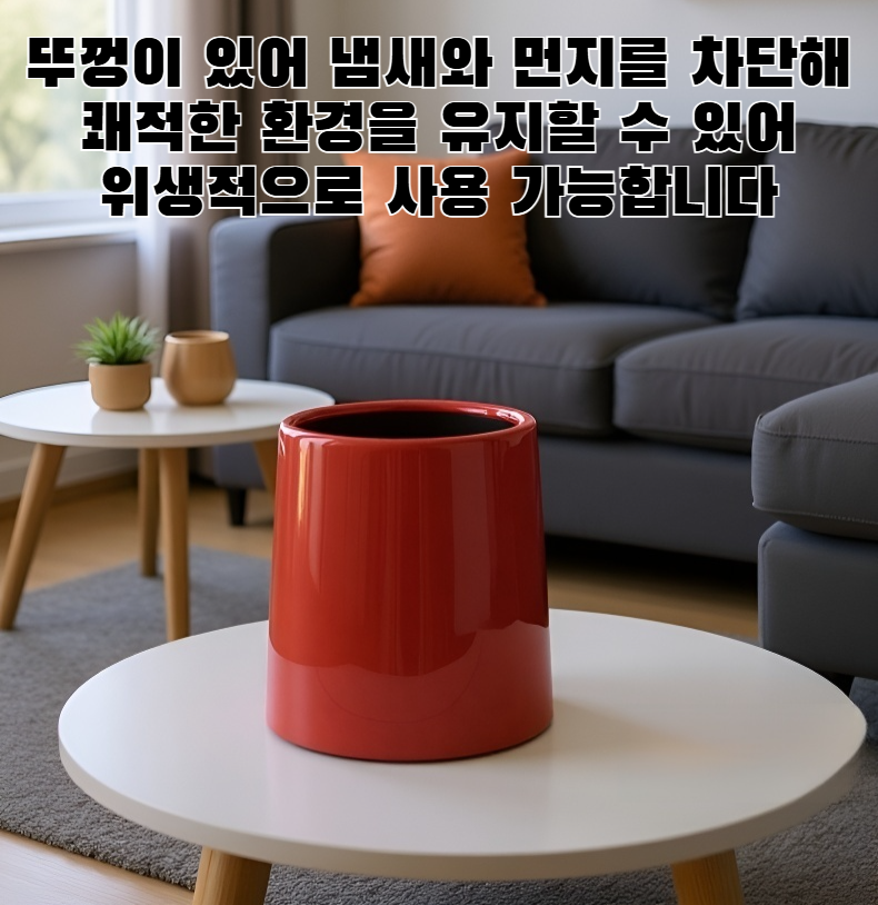 책상 위에 놓인 미니 수납함 쓰레기통