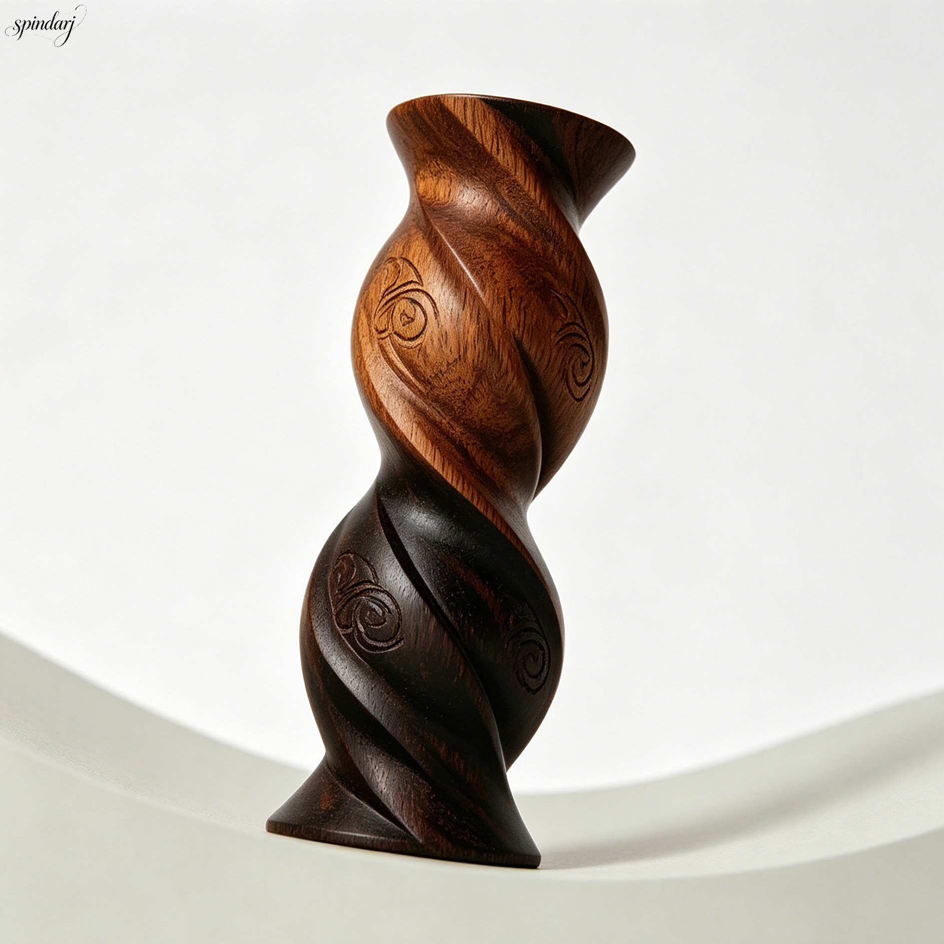Detailansicht edles Sandelholz Ornament
