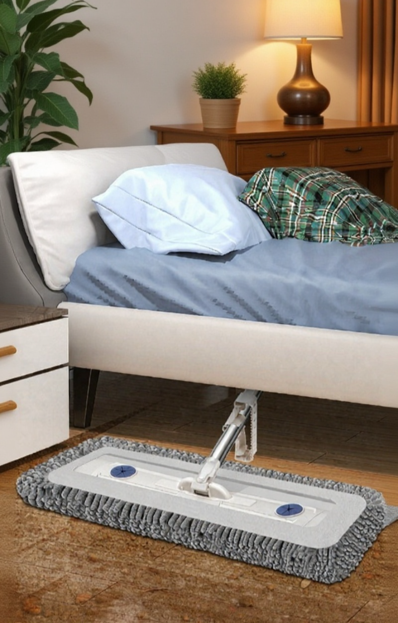 Highly absorbent chenille mop head for deep cleaning