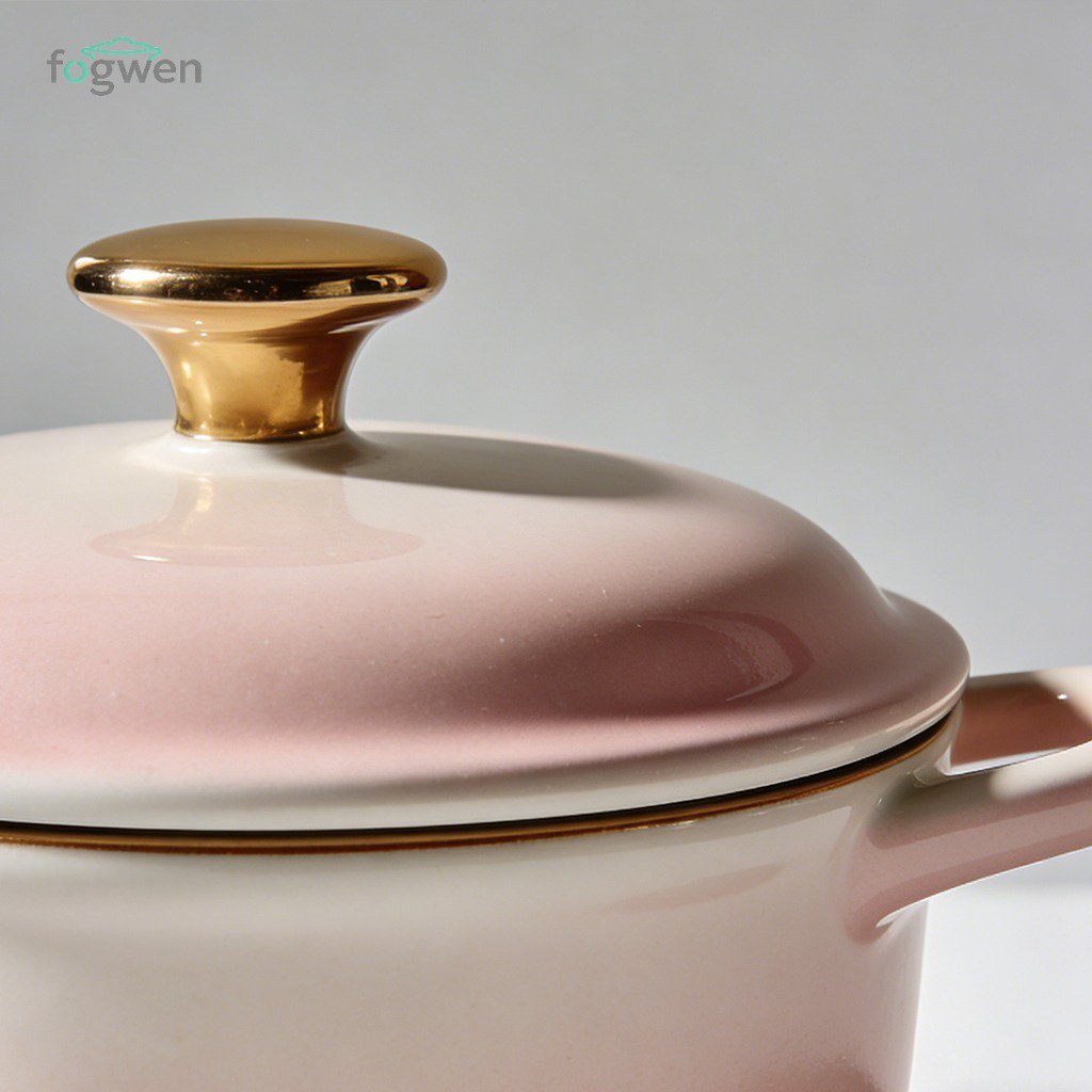 琺瑯燉鍋不沾黏表面特寫