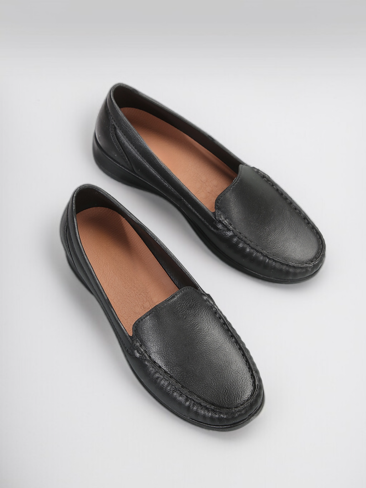 普段使いにおすすめのレディースフラットシューズ