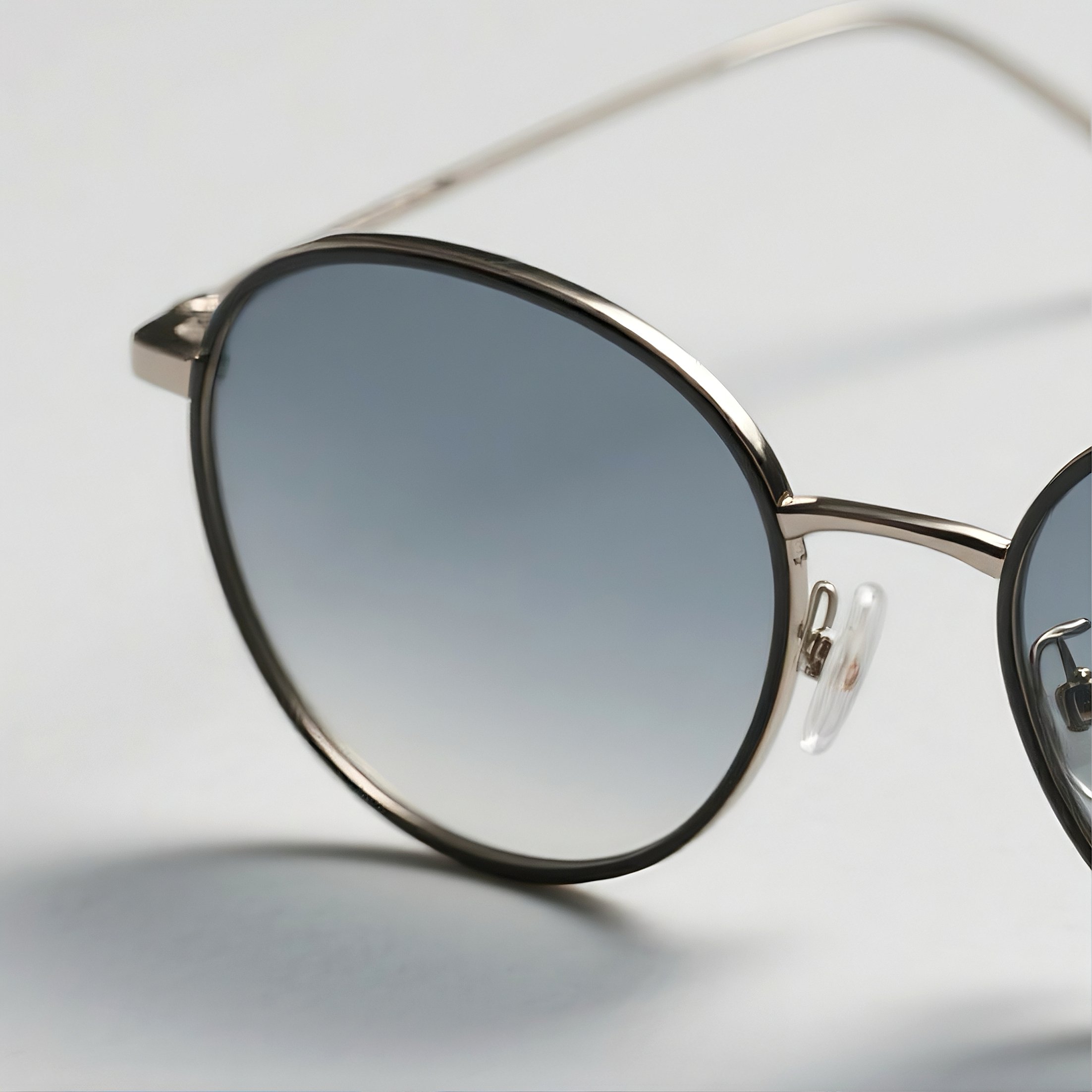 แว่นตากันแดดกรอบสีเงิน เลนส์ฟ้าไล่เฉดสำหรับผู้หญิง