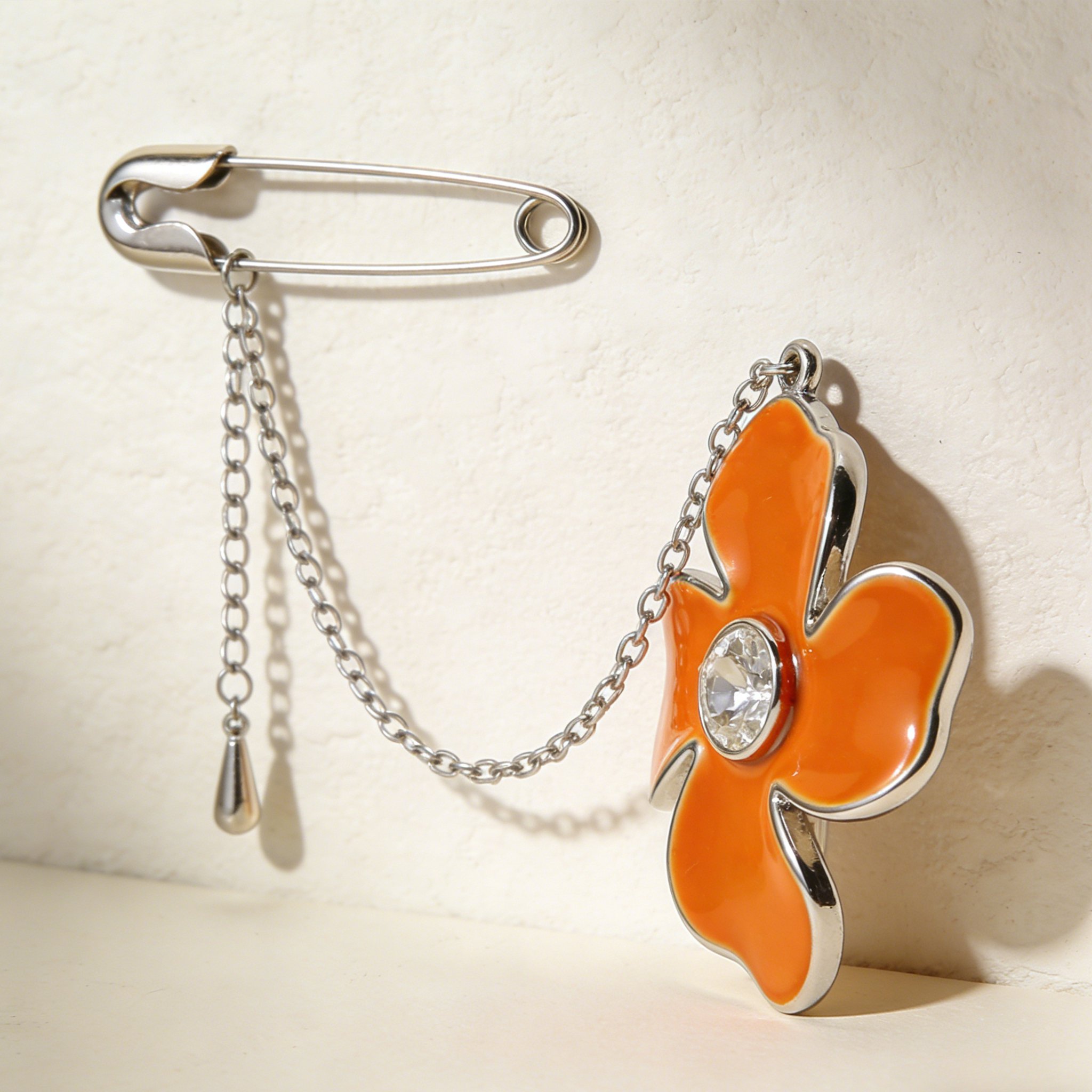 エレガント花飾りブローチ