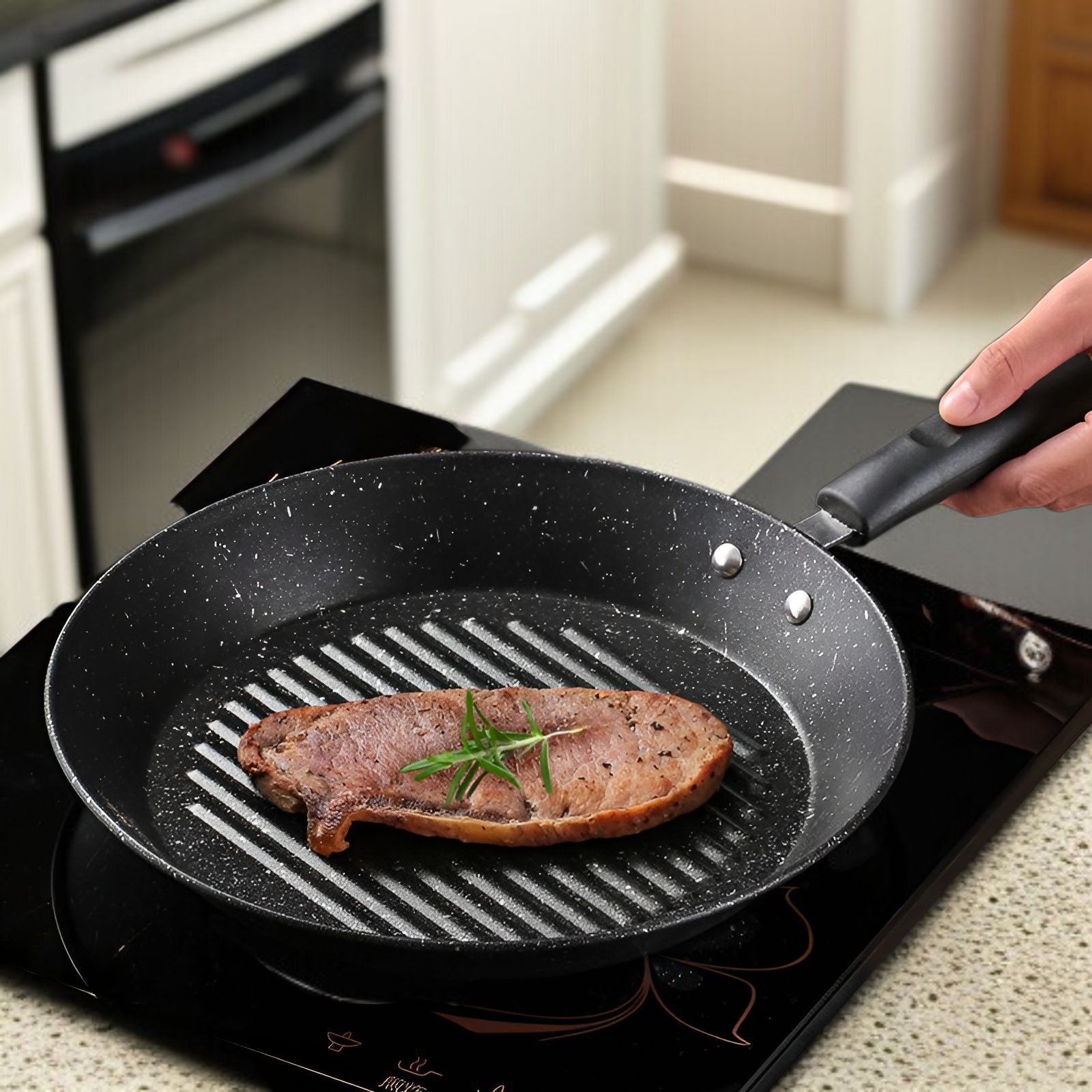 こびりつきにくい石目フライパンの表面