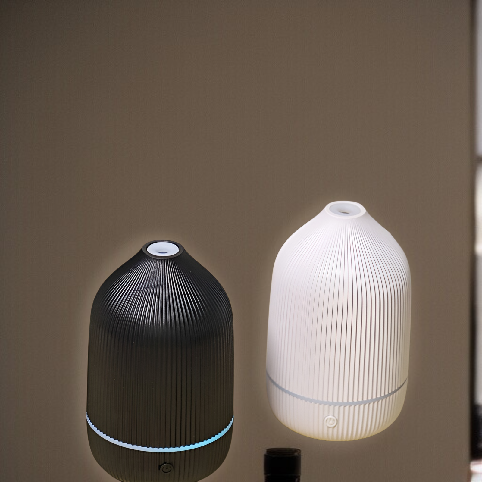 エッセンシャルオイル専用アロマセラピーマシン 寝室 ベッドサイド アロマセラピー加湿器 家庭用 室内 USB 自動スプレー アロマセラピー