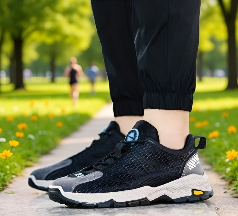 男性向けスポーツシューズのソール部分詳細