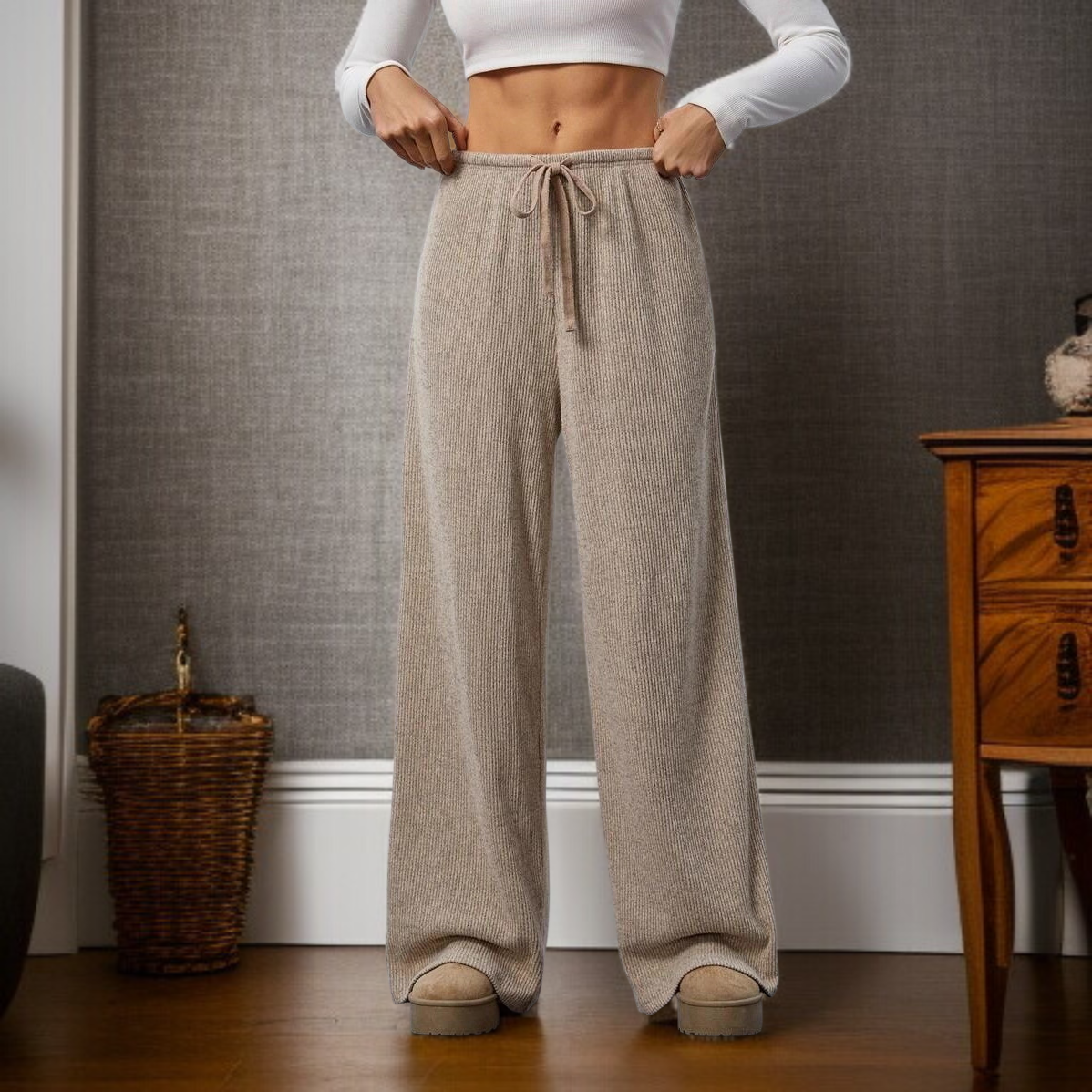 السيدات بنطلون الساق الصلبة