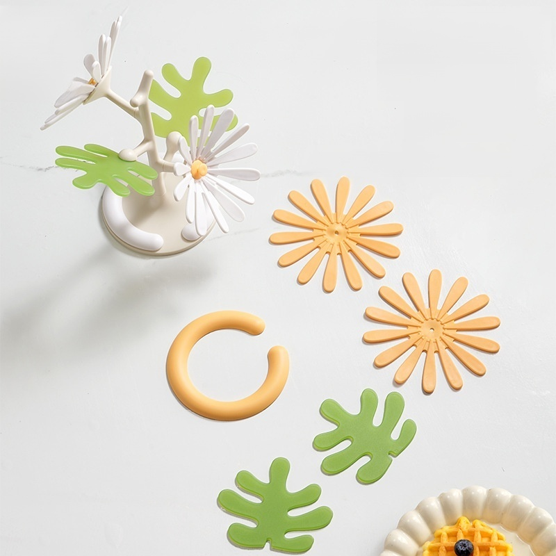 Odnímatelná podložka pod hrnec ve tvaru sedmikrásky