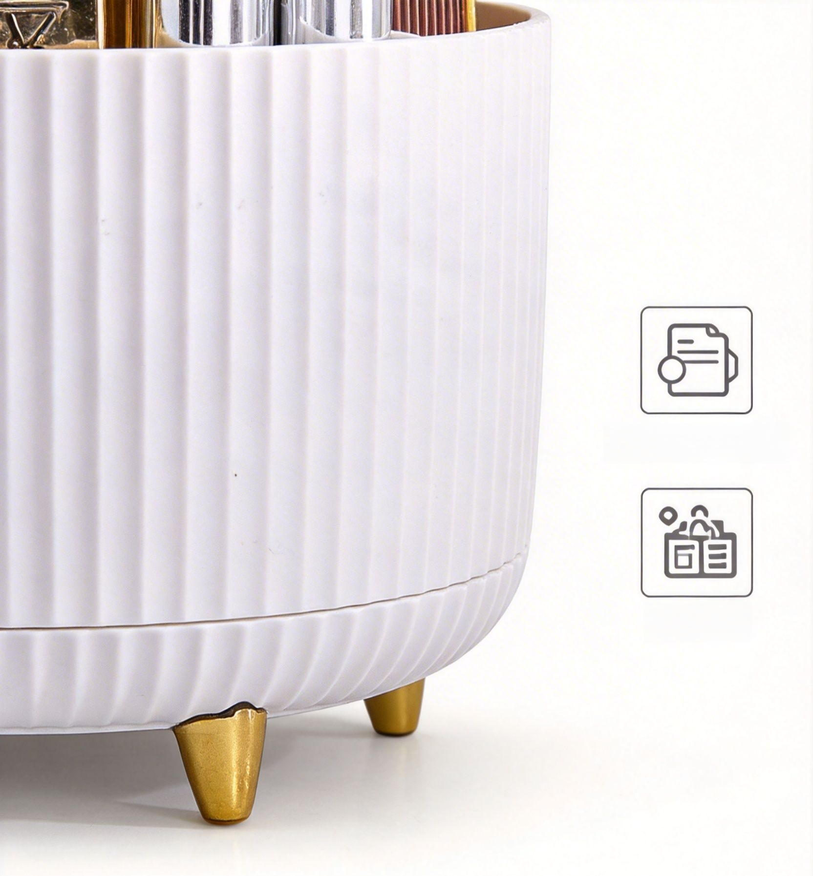 複数のメイクブラシを収納したチューブ