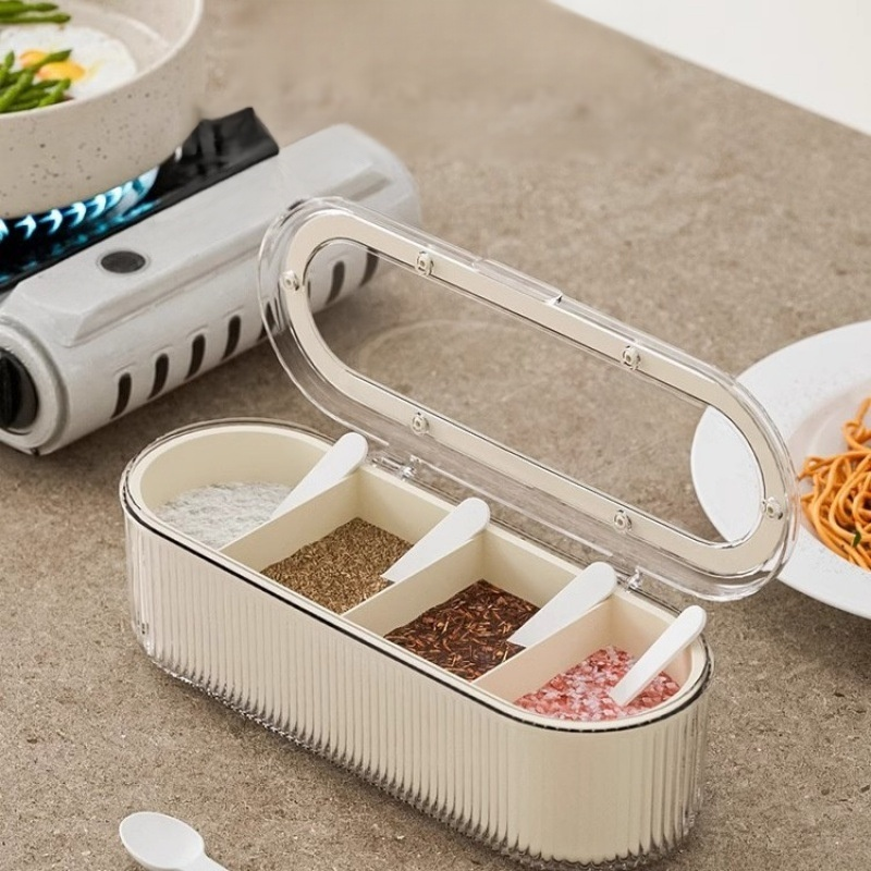 Kuchyňská krabice s lžící koření