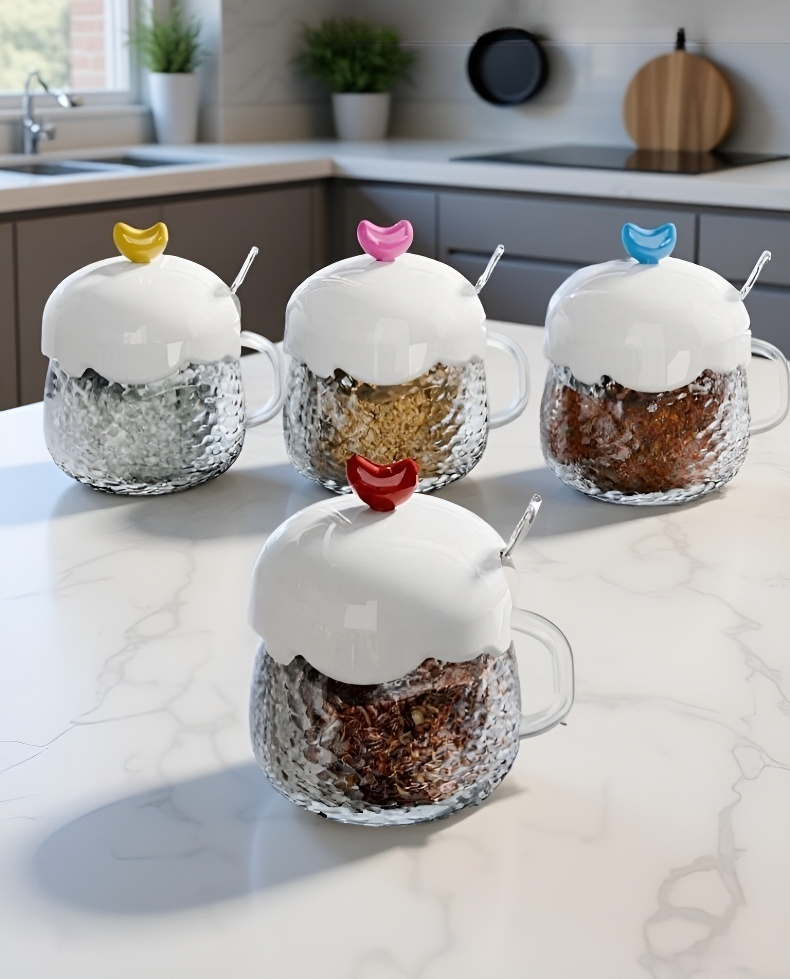 تخزين منظم للبهارات والملح في المطبخ