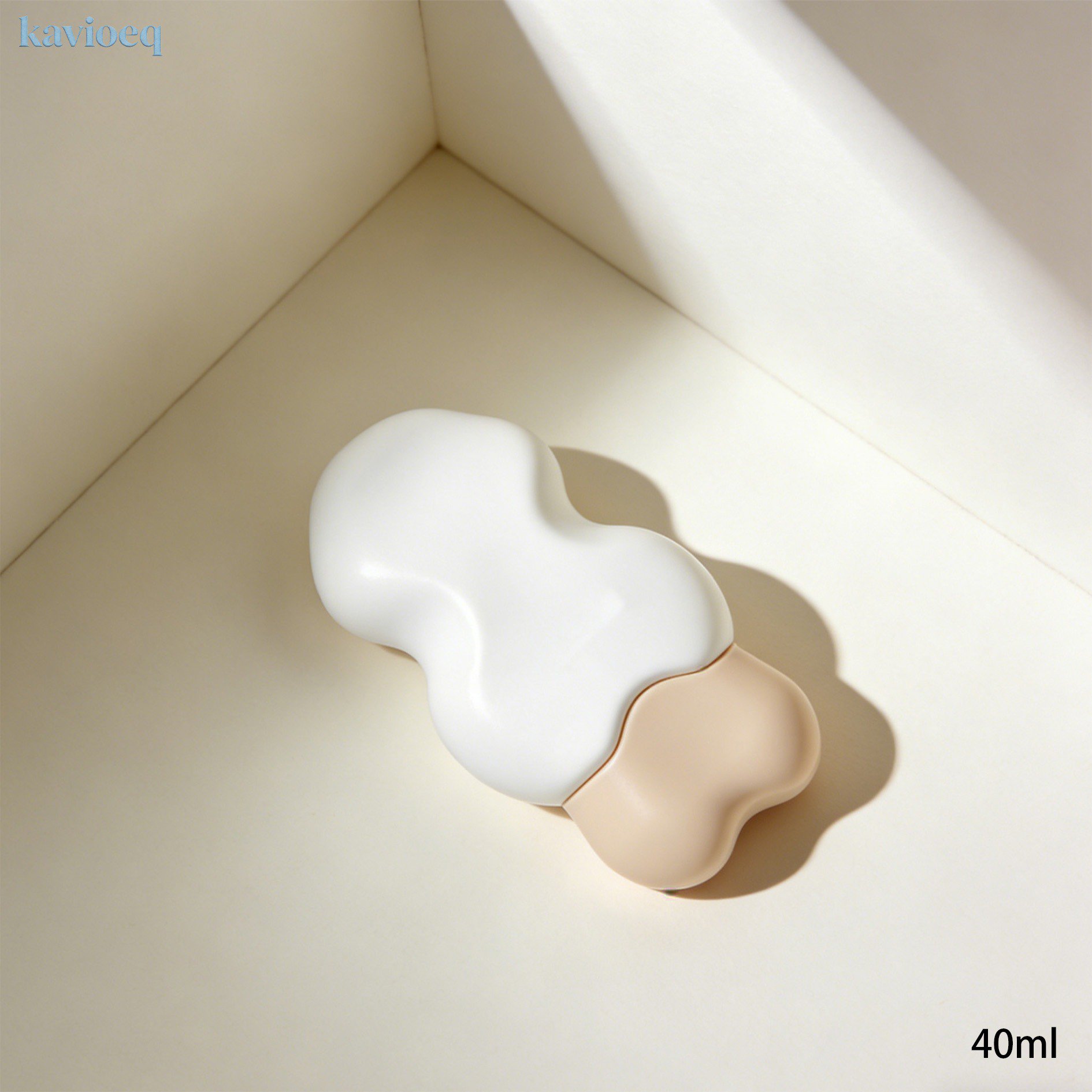 手部塗抹護手霜保濕示意圖