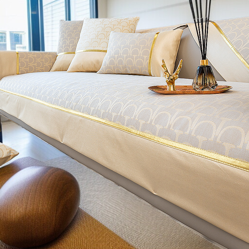 Čtyřvrstvý protiskluzový polštář v lehkém luxusním stylu