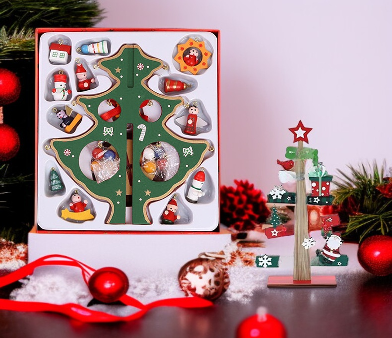 크리스마스 소품으로 활용 가능한 작은 트리