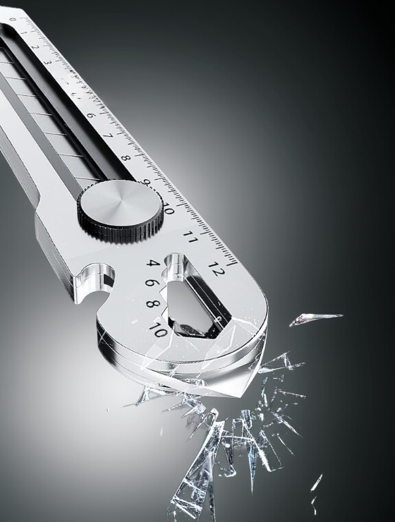 Portable multifunctional utility knife in hand