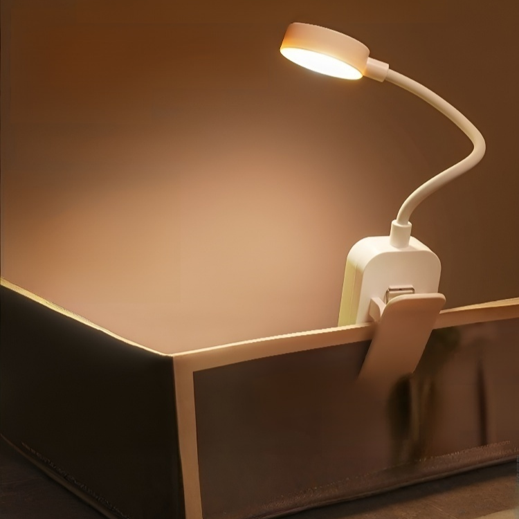 目を保護する読書用クリップランプ