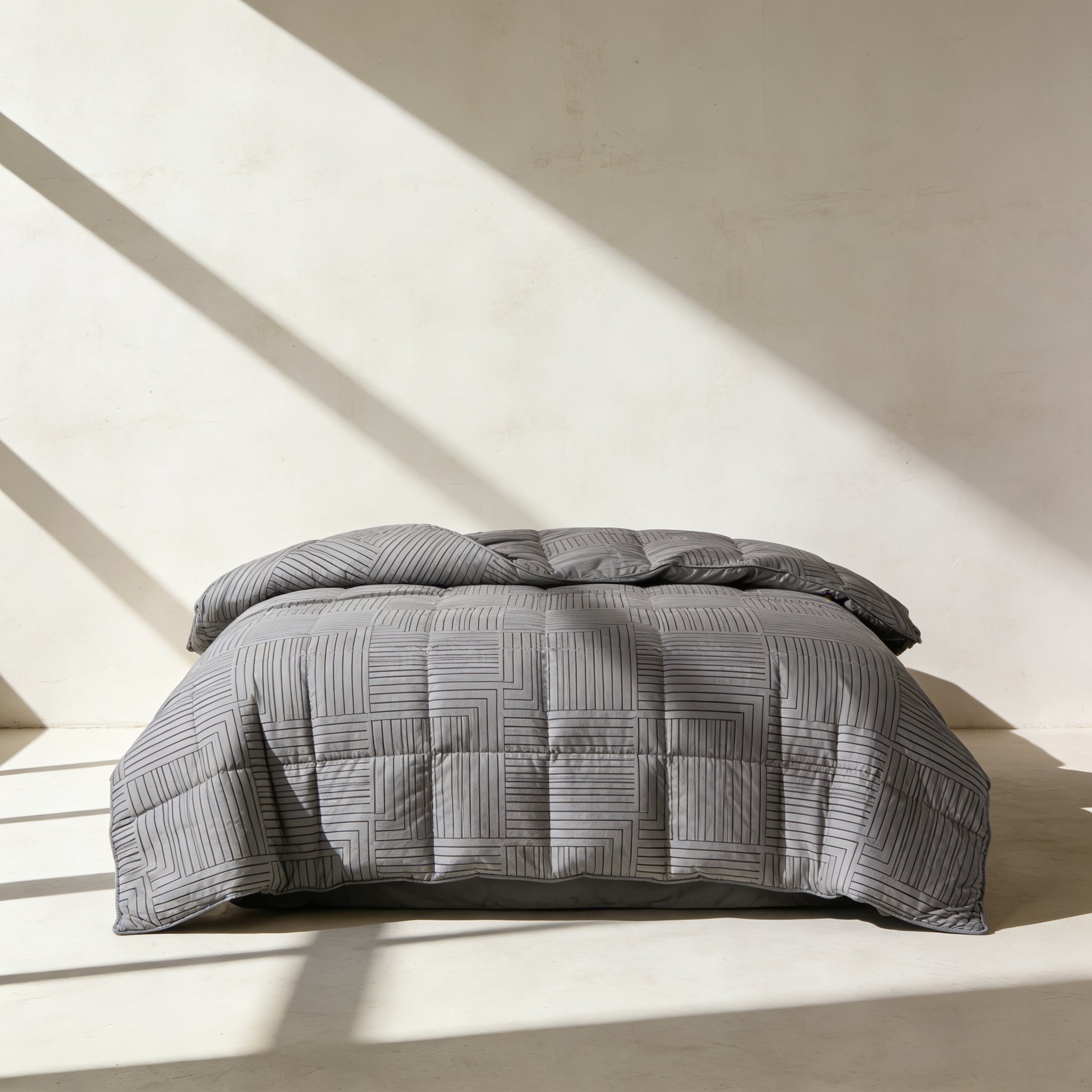 Edredón de algodón puro sobre una cama elegante