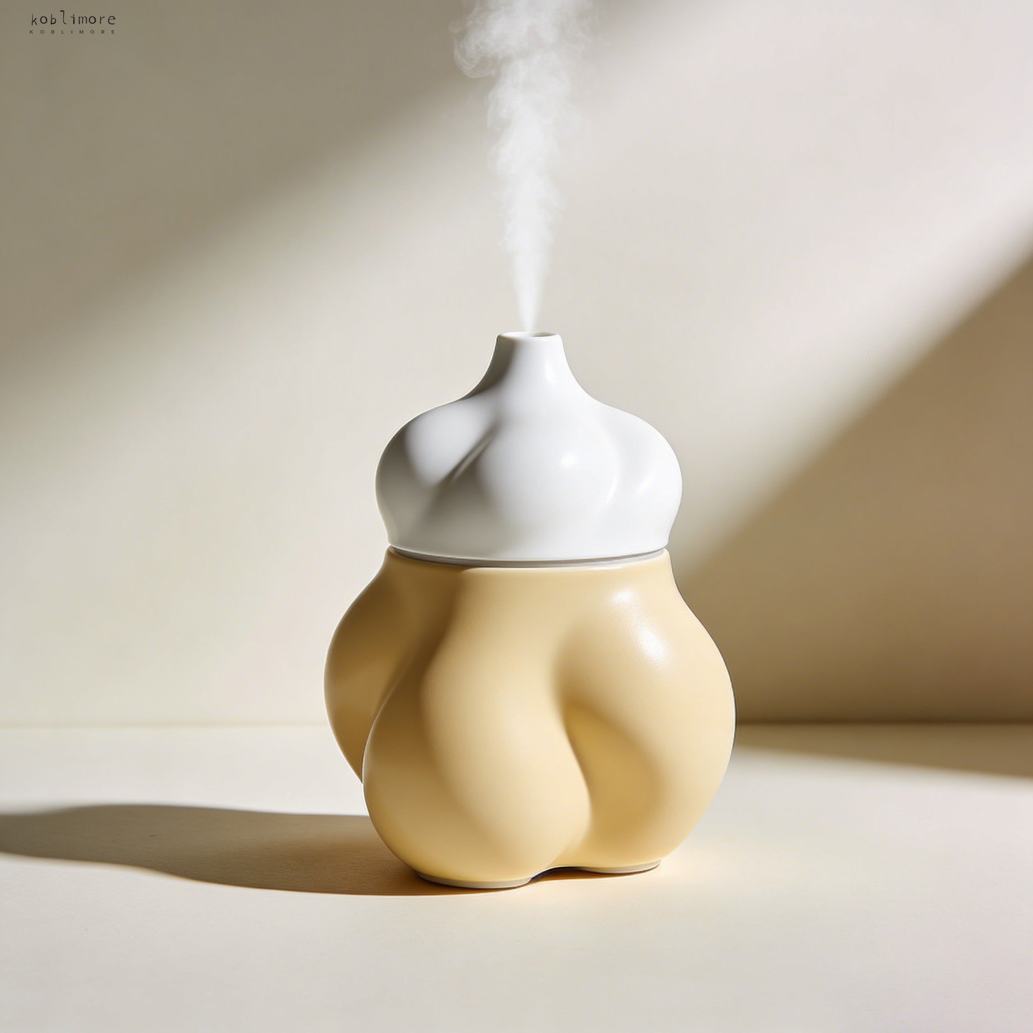 Quiet mini humidifier releasing cool mist