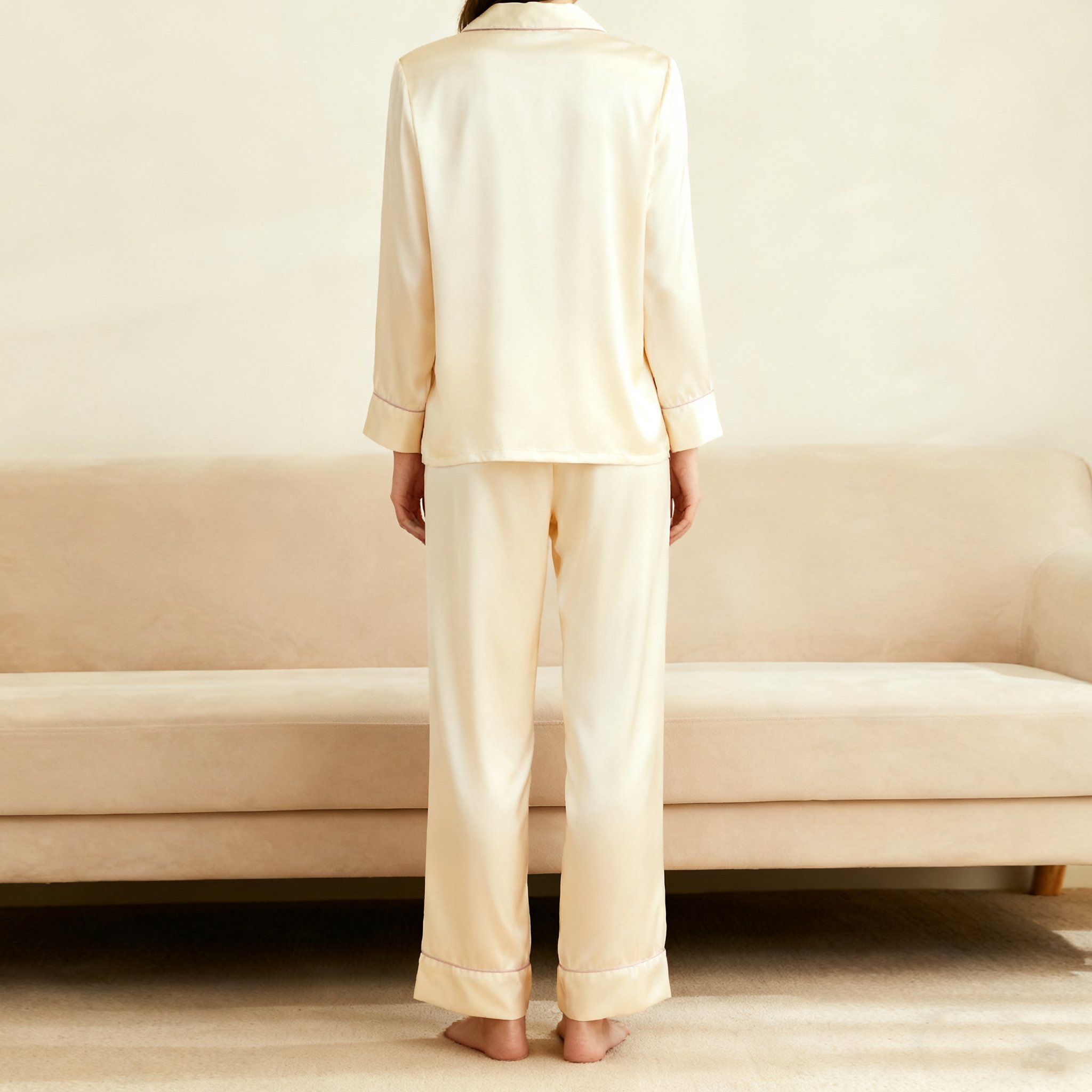 실키 베이지 여성 잠옷 세트