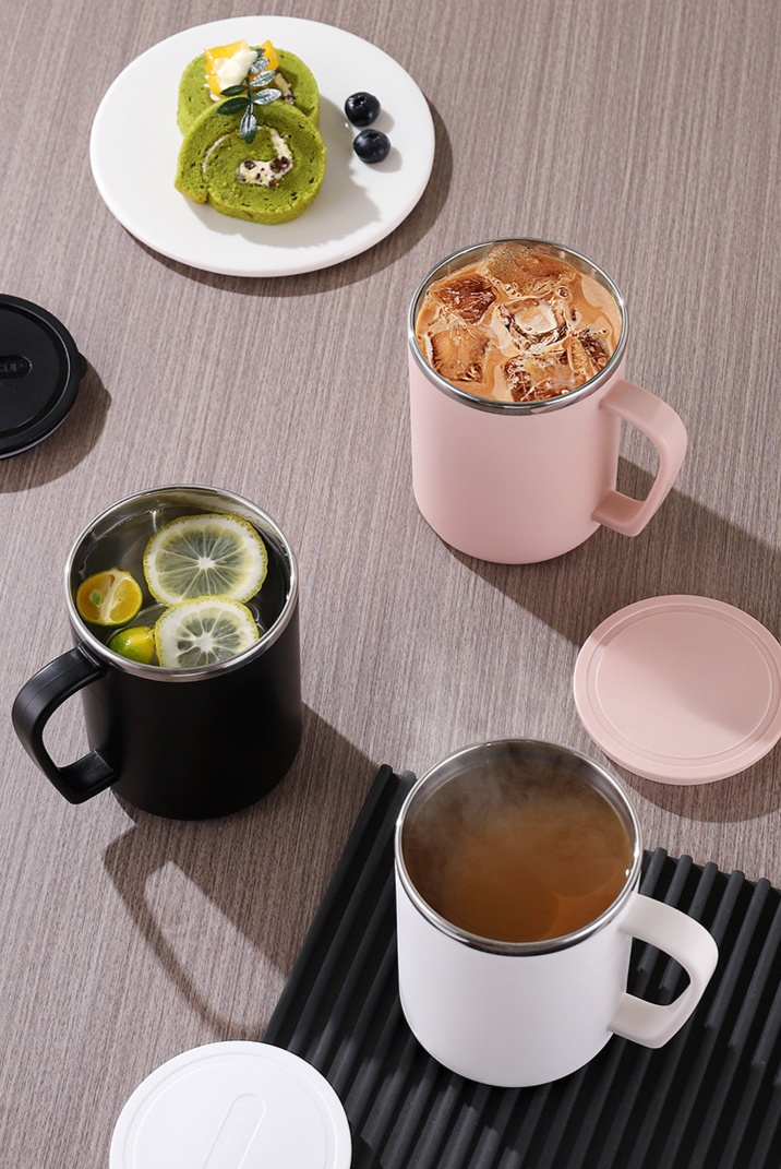 Office coffee mug with ergonomic handle