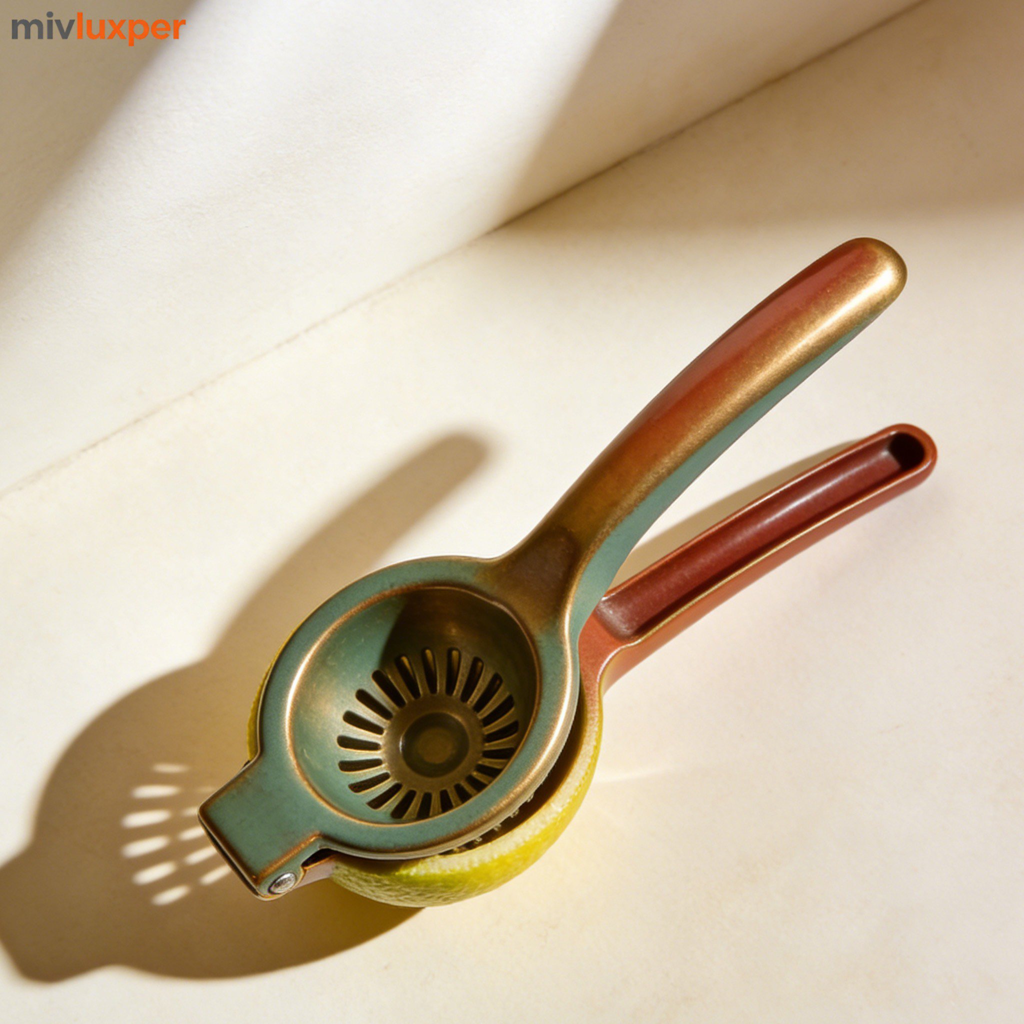 Exprimidor resistente y fácil de usar para limones