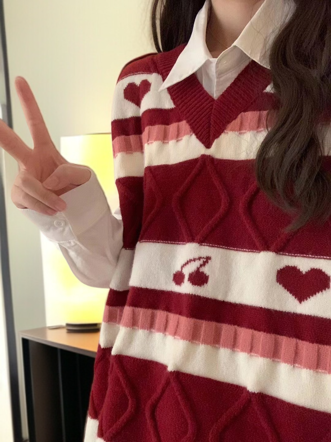 女子学生ニット・ジャンパー ストライプVネックセーター チェリー・ジャカード・クラッシング・セーター 女性学生ニットベストセーター