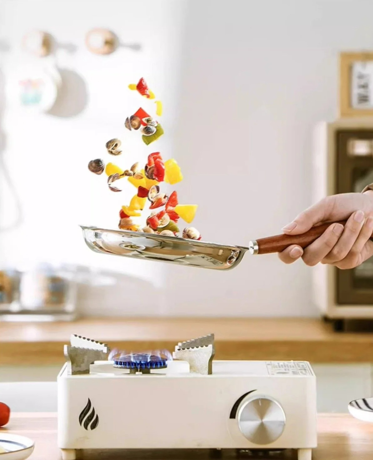 Kompakte Pfanne mit Antihaftbeschichtung