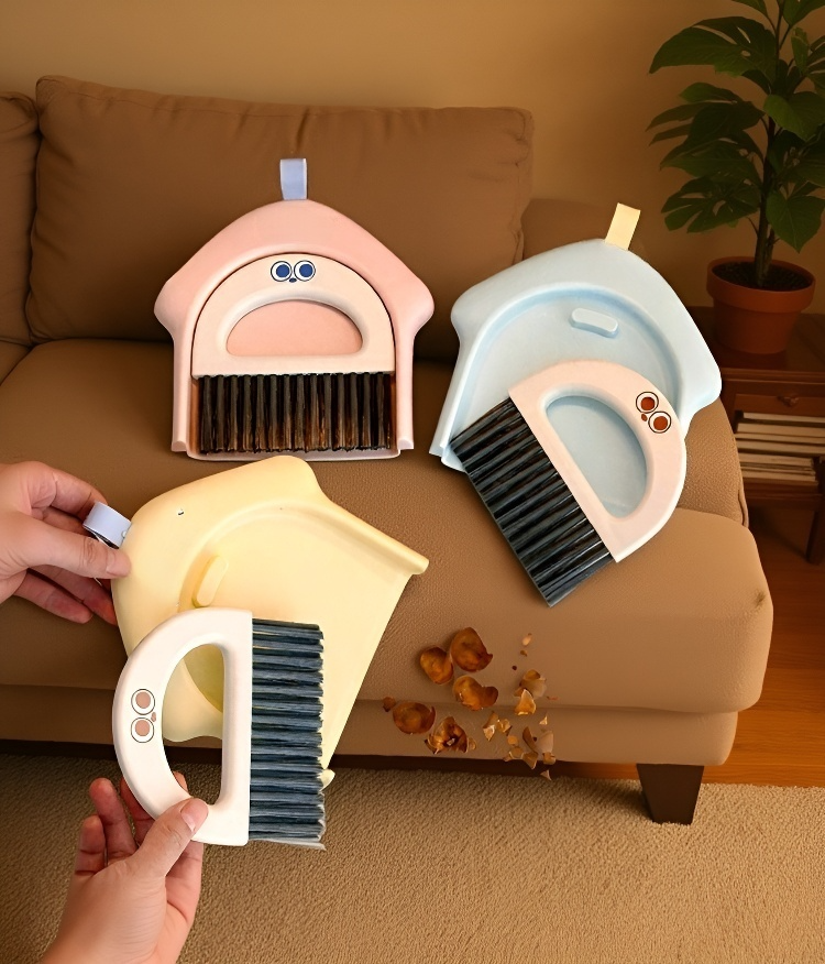 Zametač pro úklid pracovního stolu