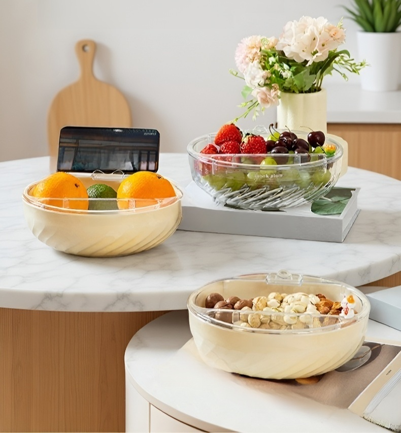 Easy-to-clean fruit plate with strainer