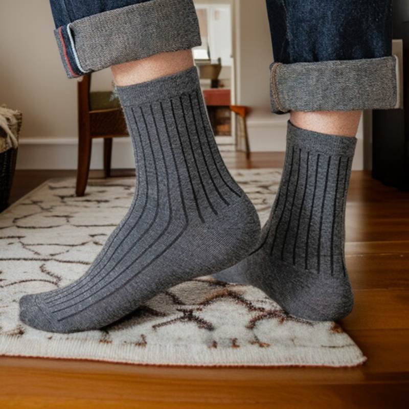 無地ストライプのミドル丈ソックス