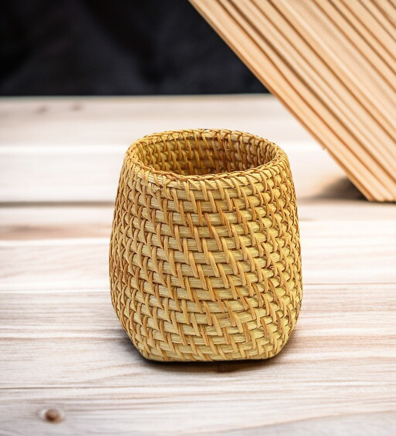 Stylish tea storage bucket made of rattan