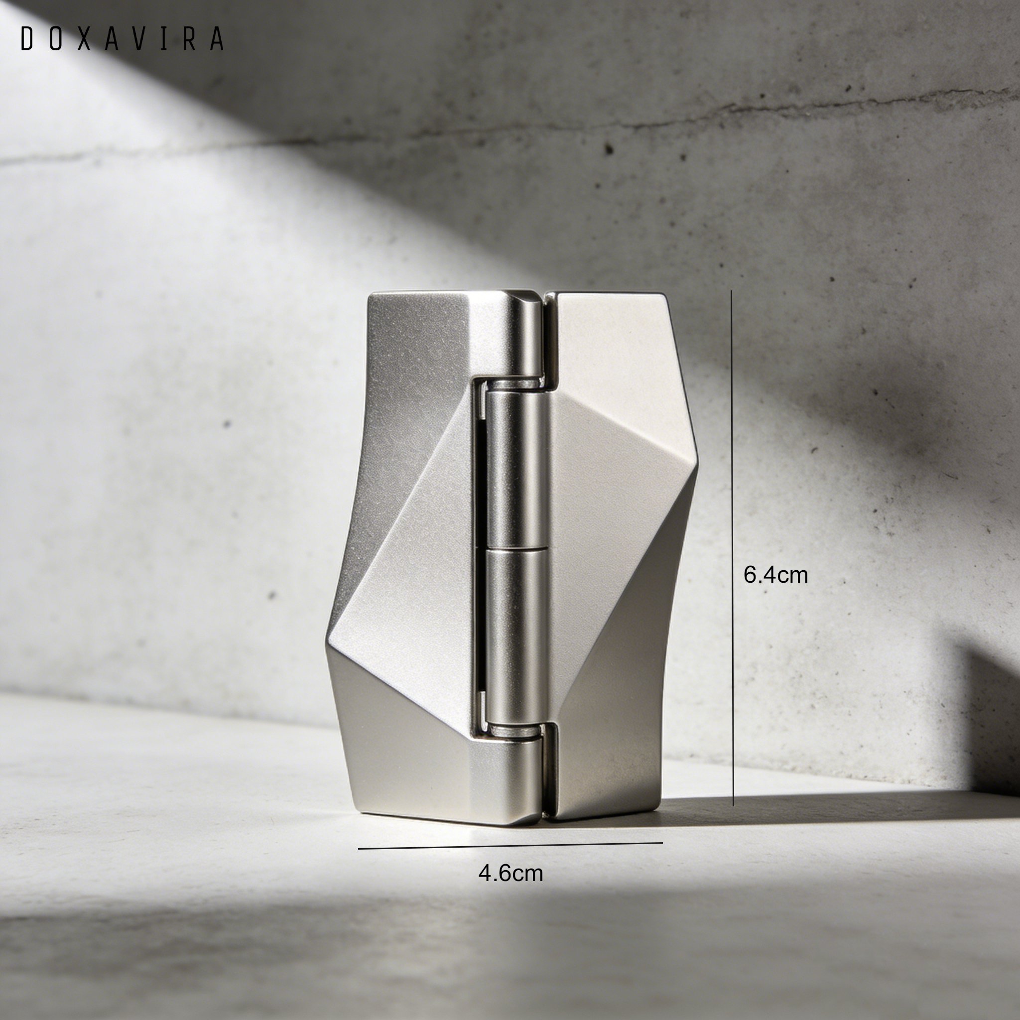 Závěs pro diskrétní montáž dveří