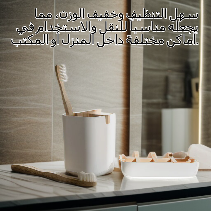 حامل أقلام أنيق على مكتب منزلي