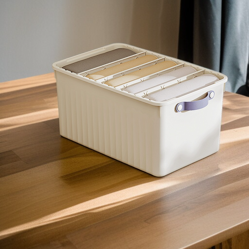 옷장에 들어간 옷 수납함