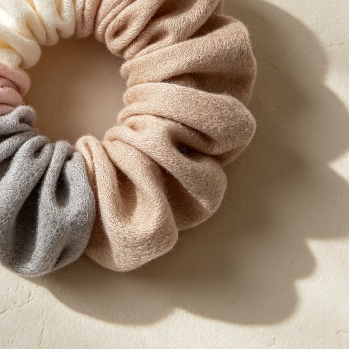 Plush color-blocked scrunchies (10 pieces)