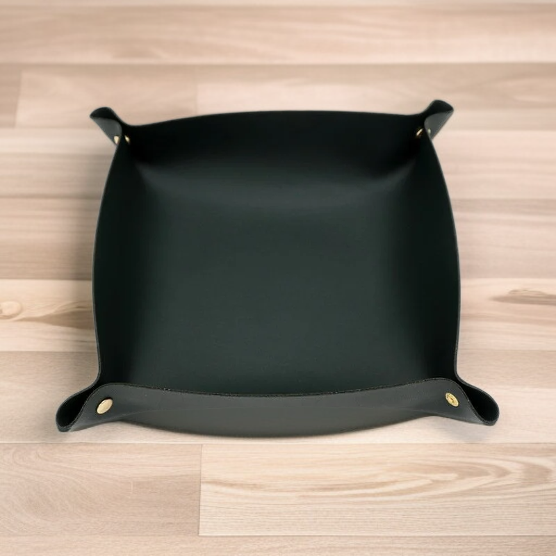 高級感のあるレザー素材のトレイ