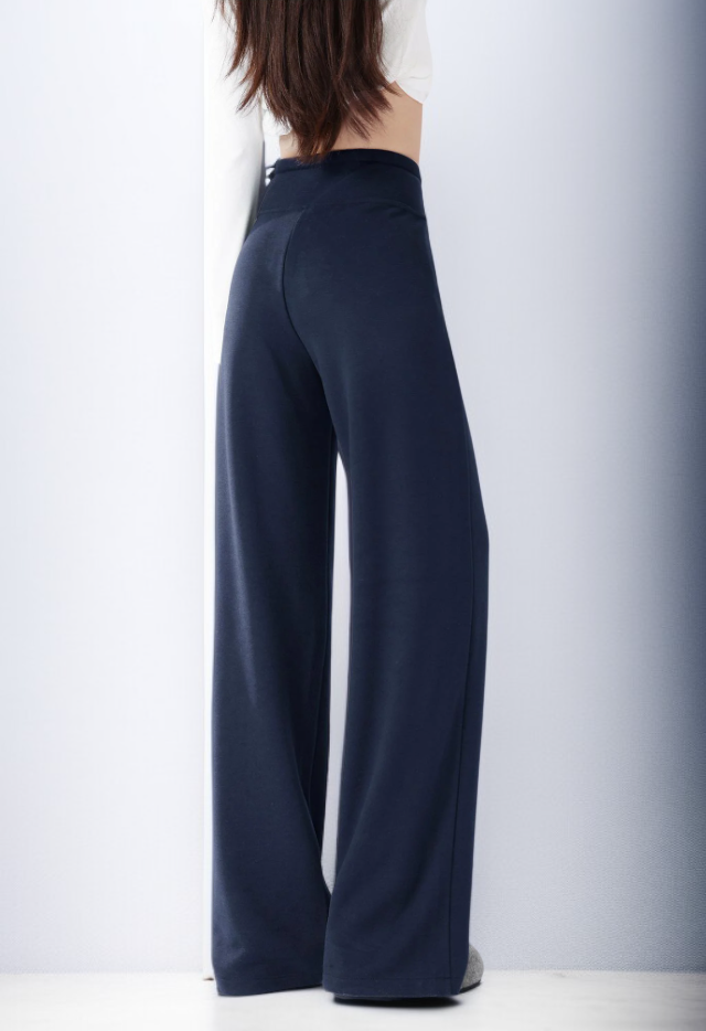 ハイウエストデザインの厚手パンツ着用イメージ