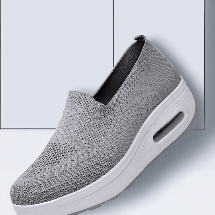 トレンド感溢れるレディースシューズコーディネート