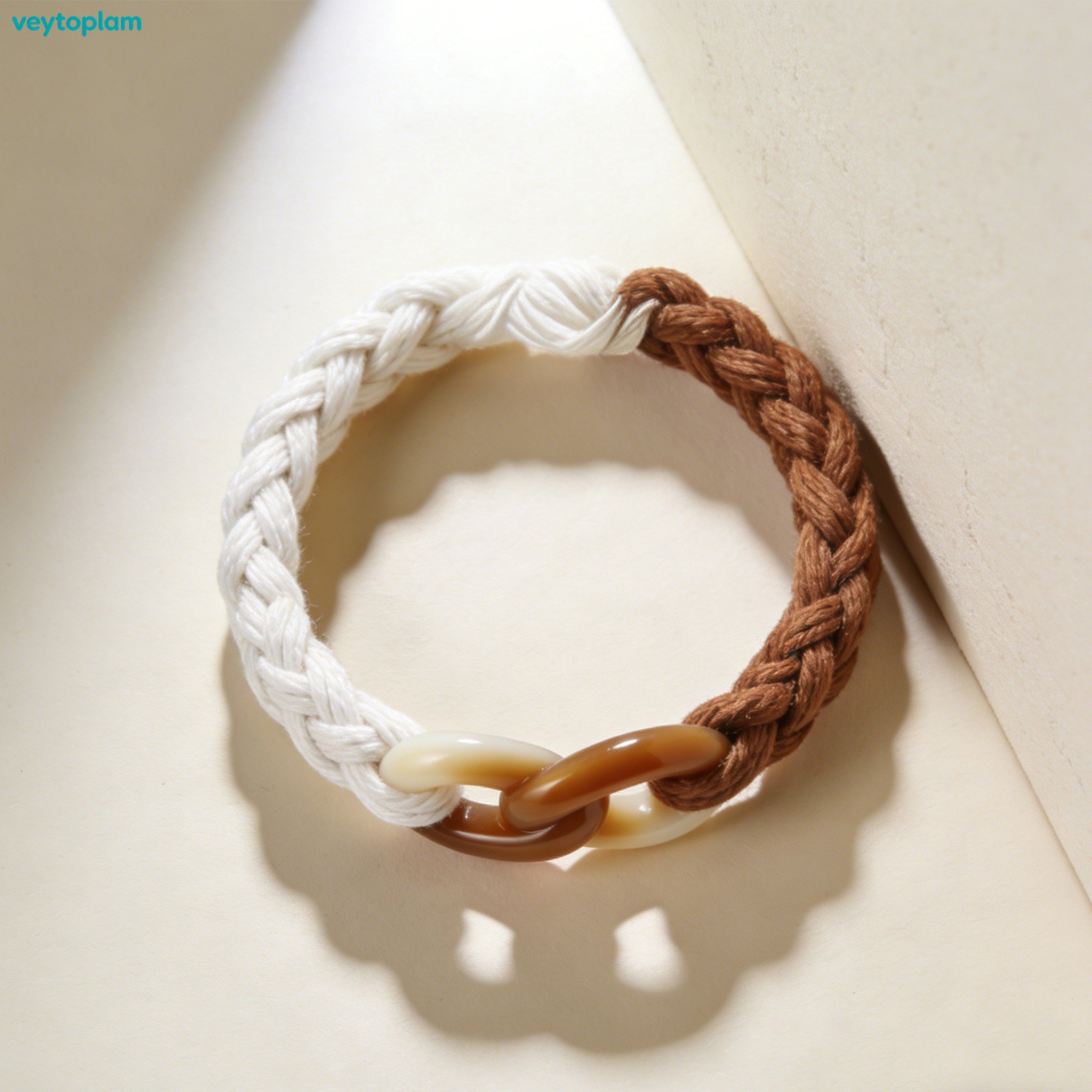 Detailaufnahme des handgemachten Armbands