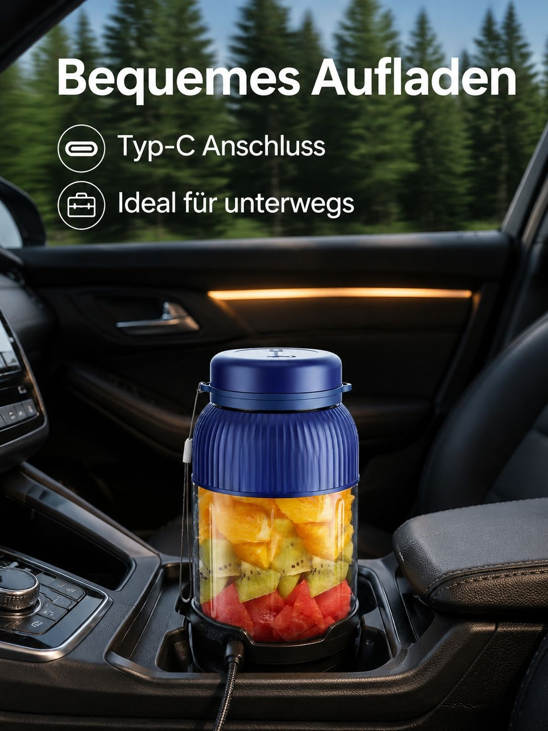 Leistungsstarker Mini-Entsafter beim Mixen von Smoothies