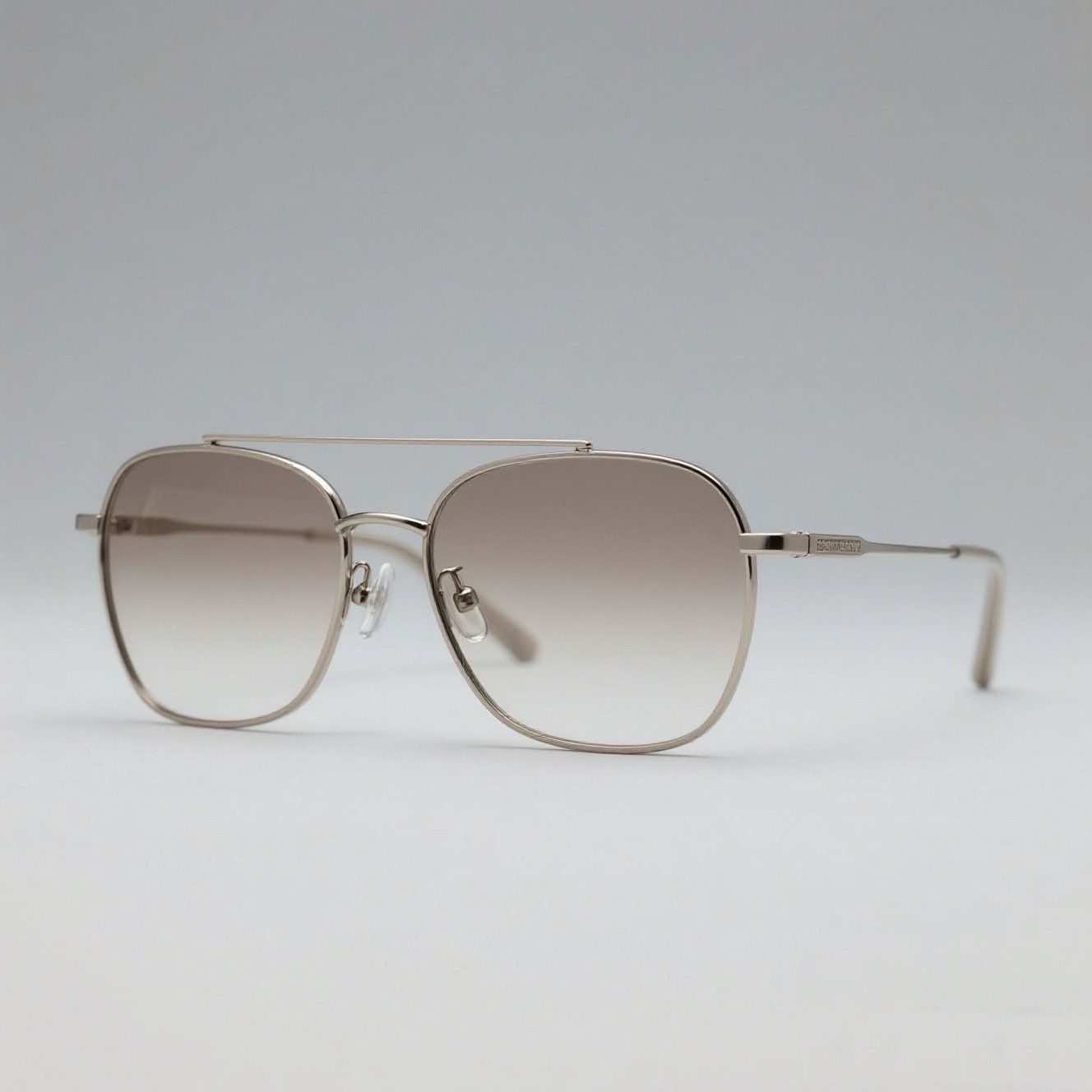 แว่นกันแดดกรอบโรสโกลด์ไล่เฉดสี