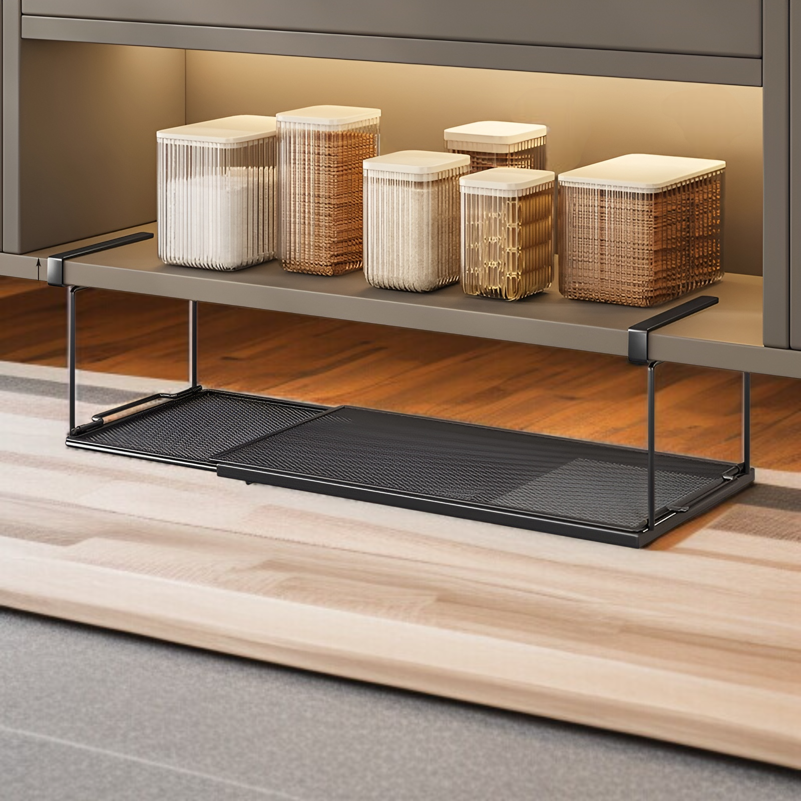 Ausziehbarer Aufhänger unter dem Schrank