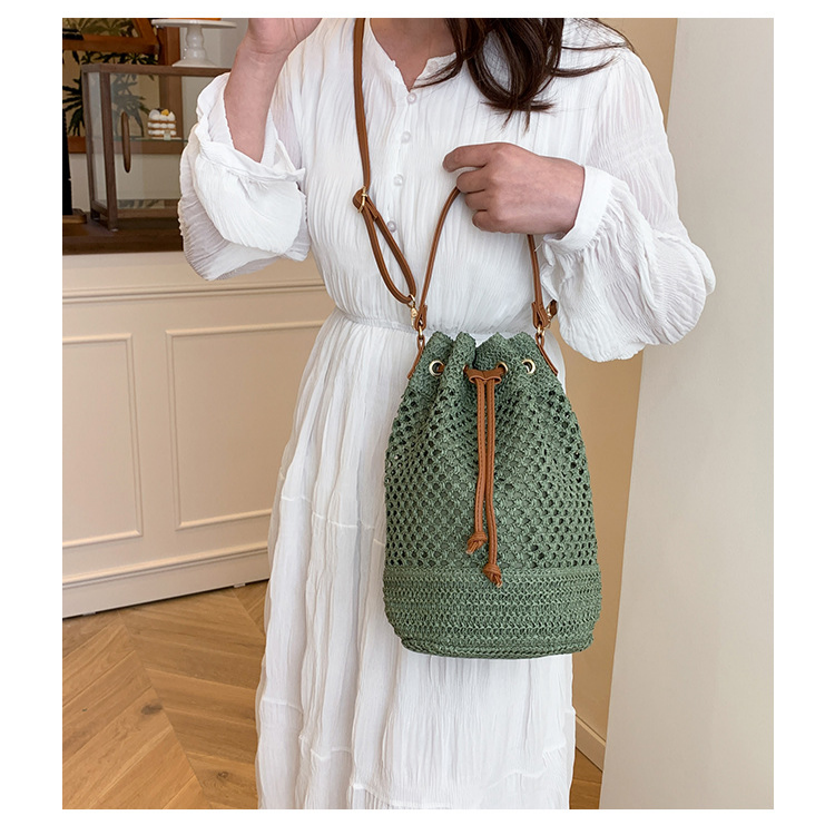 넉넉한 수납력의 데일리 라탄백