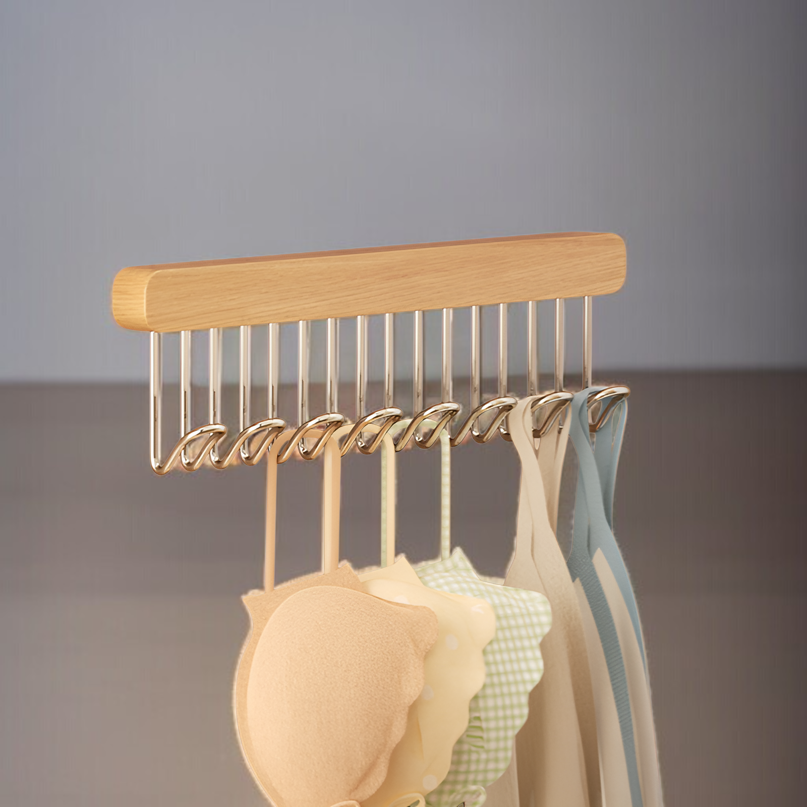 クローゼット内で使う多機能ハンガー